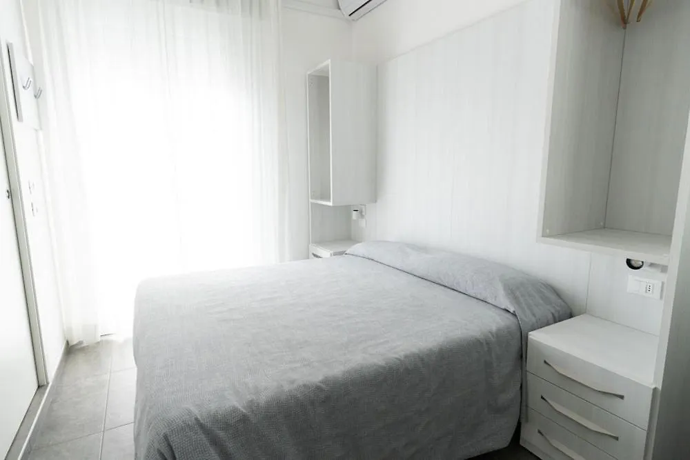 Hotel Eugenio Cesenatico 2*,  Italien