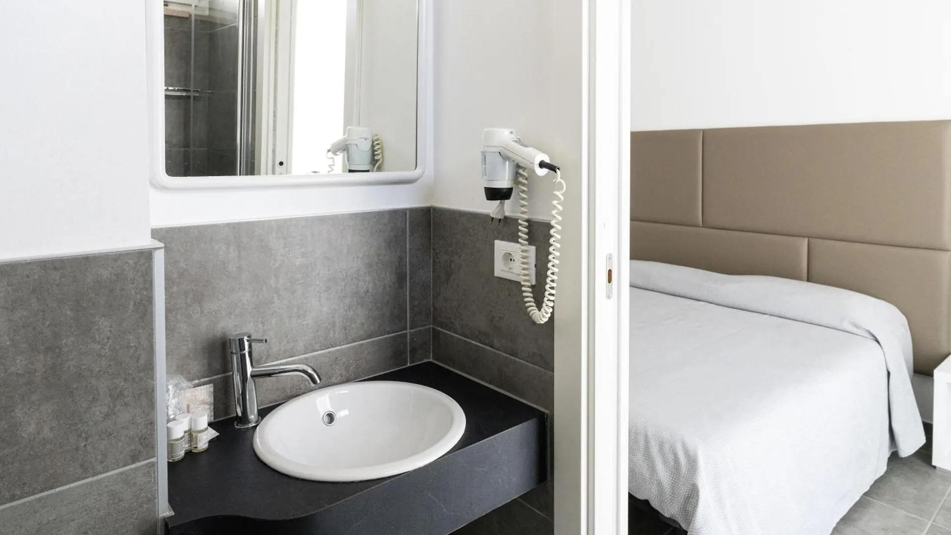 Hotel Eugenio Cesenatico 2*,