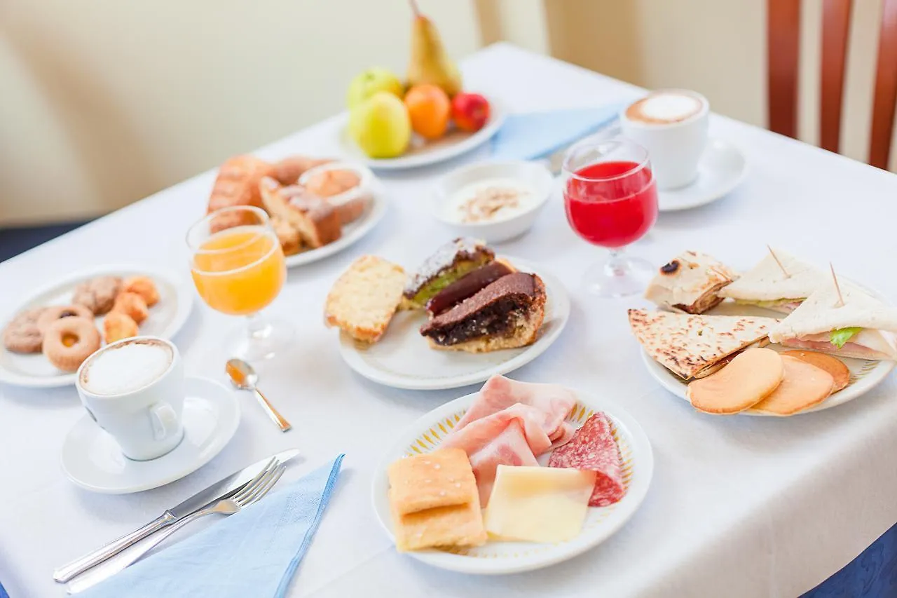 Hotel Eugenio Cesenatico 2*,